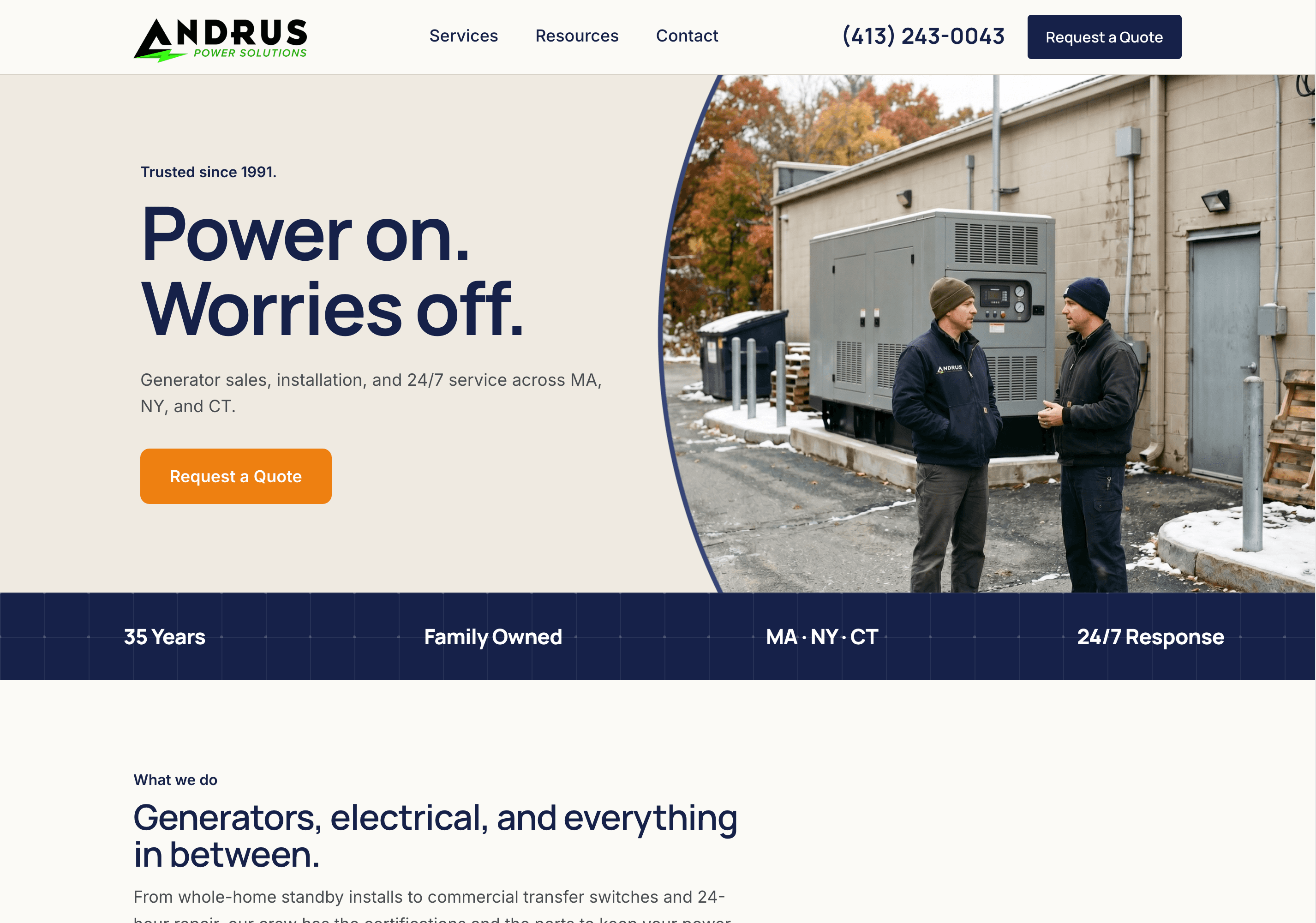 De homepage-hero van Andrus Power Solutions met de kop 'Power on. Worries off.' naast een foto van twee monteurs in gesprek bij een noodstroomgenerator