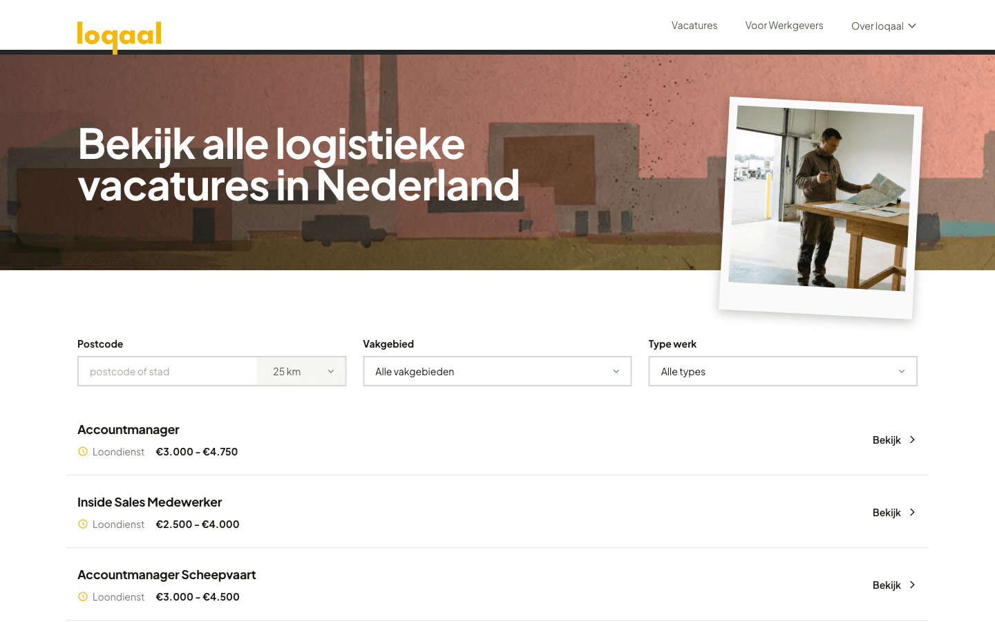 De vacatureoverzichtspagina op loqaal.eu, met een postcodeveld, een radiusdropdown op 20 km, een Vakgebied-filter en een Type werk-filter boven een lijst openstaande functies